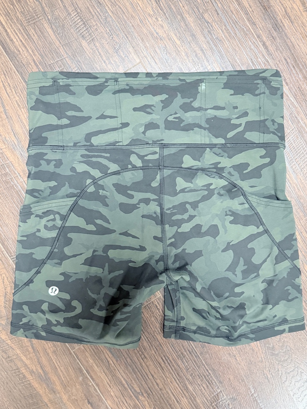 LULULEMON FAST AND FREE GREEN CAMO BIKE SHORTS 6 inch length high rise